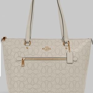 Gallery Tote In Signature Leather